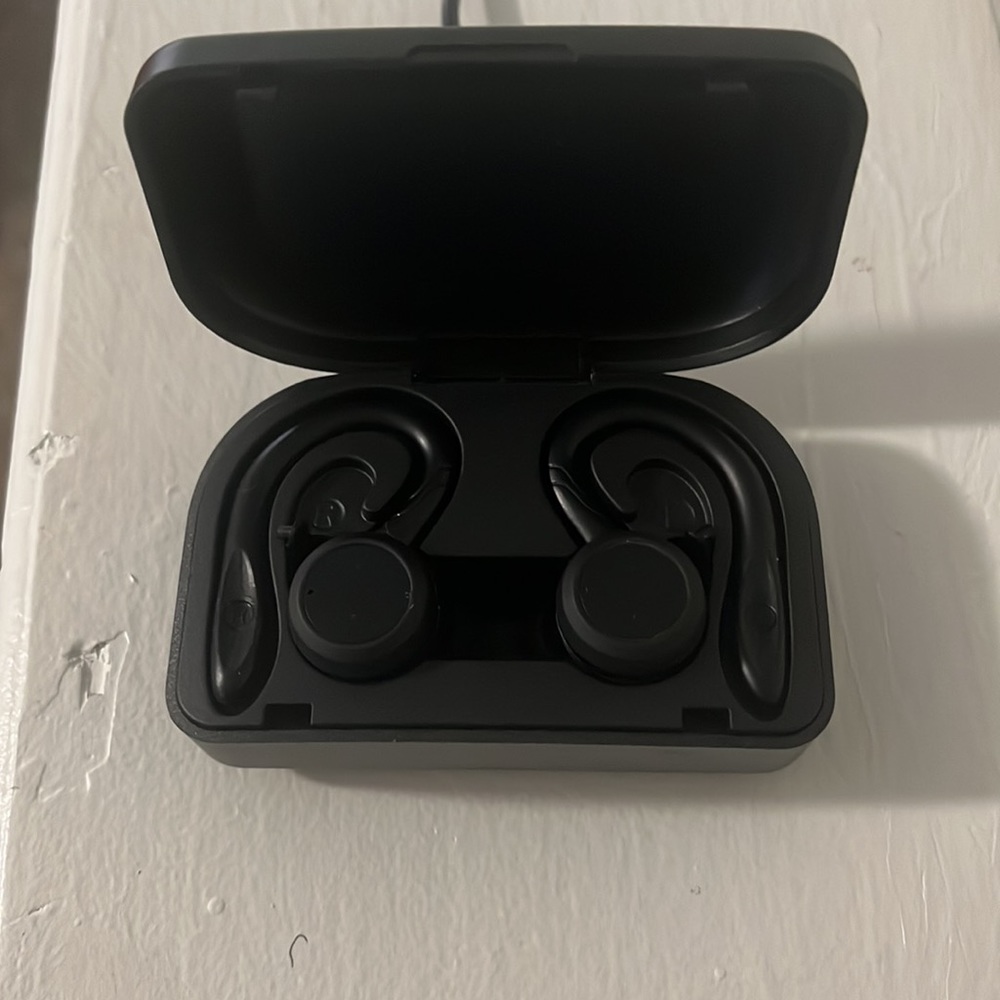 Earbuds - Picture 2 of 5